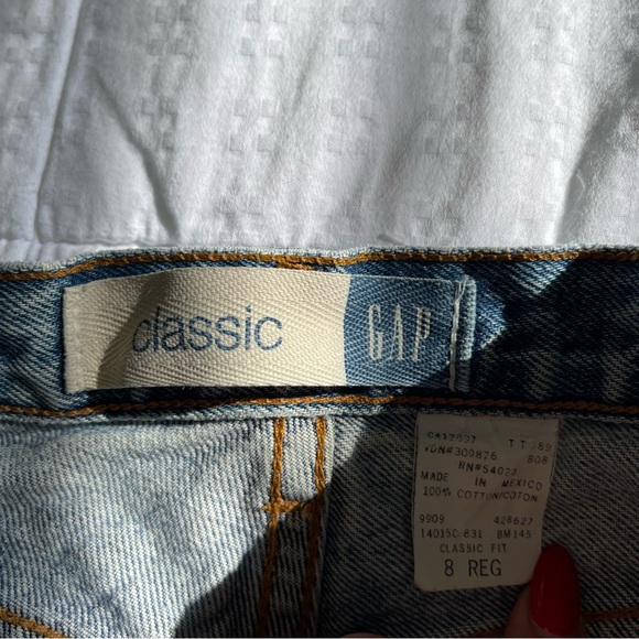 Classic Gap Blue Jeans Distressed - Picture 2 of 7